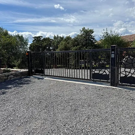 Les De Perret * Joyeuse