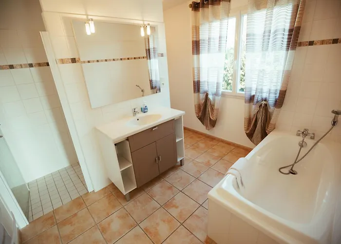 Les De Perret * Joyeuse